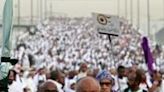 Muslim pilgrims arrive to perform the symbolic stoning of the devil ritual in Mina, near Saudi Arabia's holy city of Mecca