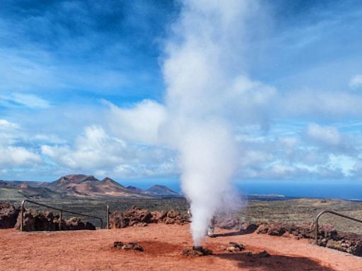 Heridos una mujer y un niño al quemarse con el vapor de un géiser en Lanzarote