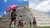 El fenómeno de la serpiente lunar ilumina a la zona arqueológica mexicana de Chichén Itzá