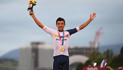 El ciclista ecuatoriano Carapaz no defenderá el oro en los JJOO de París-2024