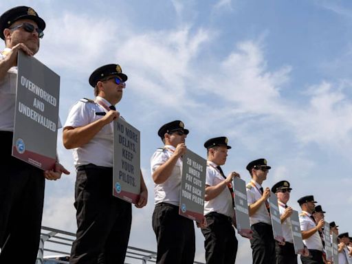 Air Canada, Pilots’ Union Avert Strike With Four-Year Deal