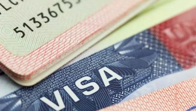 ¿Quiénes pueden tramitar la visa estadounidense y pagar solo 15 dólares?