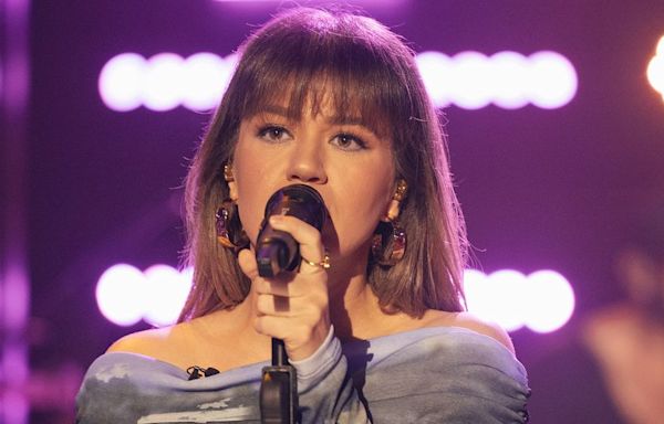 'Kelly Clarkson Show' Fans Go Wild After the Host Performs "Behind These Hazel Eyes" 20 Years Later