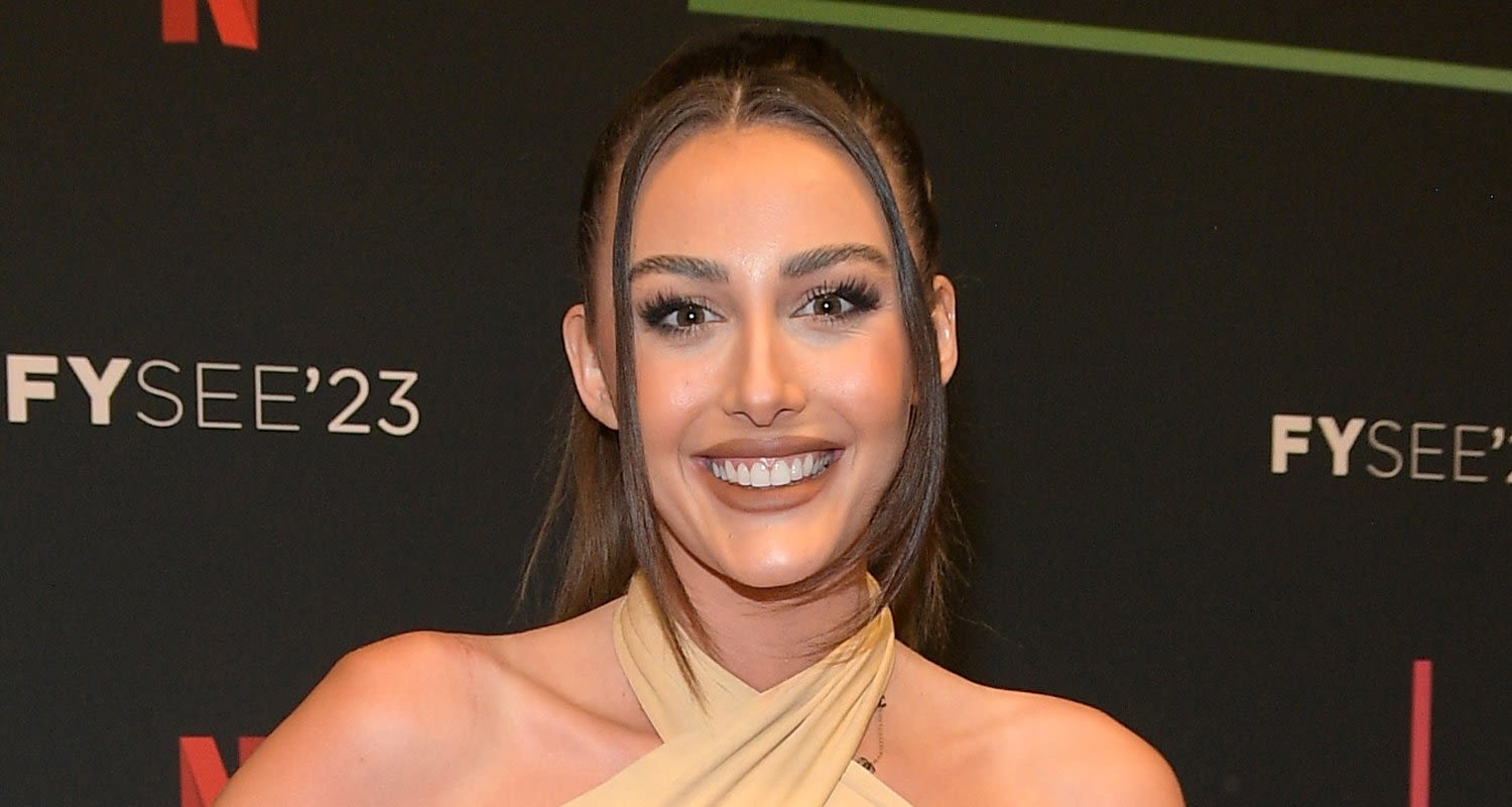 Netflix Picks Up New Dating Show ‘Sneaky Links: Dating After Dark,’ Former ‘Too Hot to Handle’ Star Chloe Veitch to Host