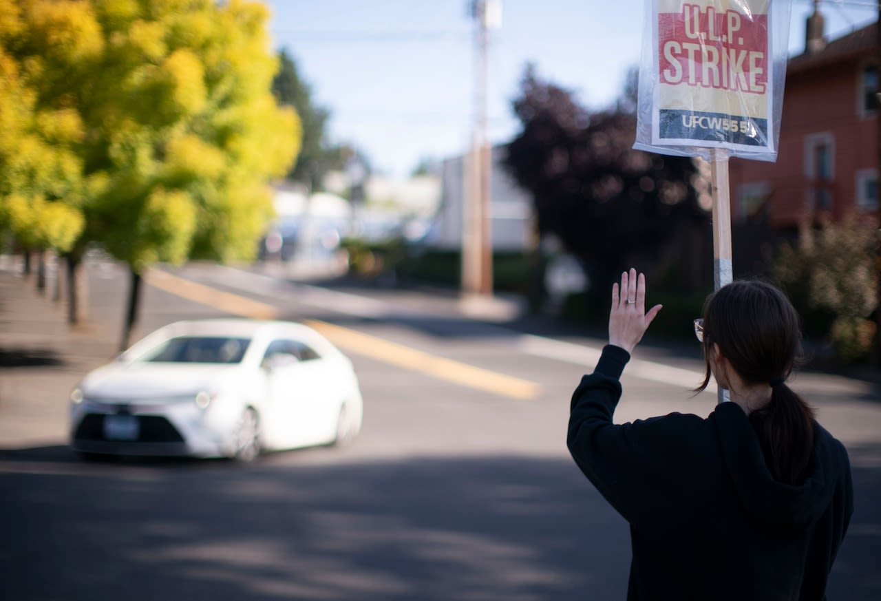 Portland-area Fred Meyer workers end strike as planned but without new contract