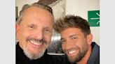 Pablo Alborán responde si hay o no romance con Miguel Bosé