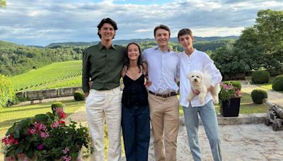 Félix de Dinamarca celebra su 22 cumpleaños con todos sus hermanos en el castillo de su abuela en Francia