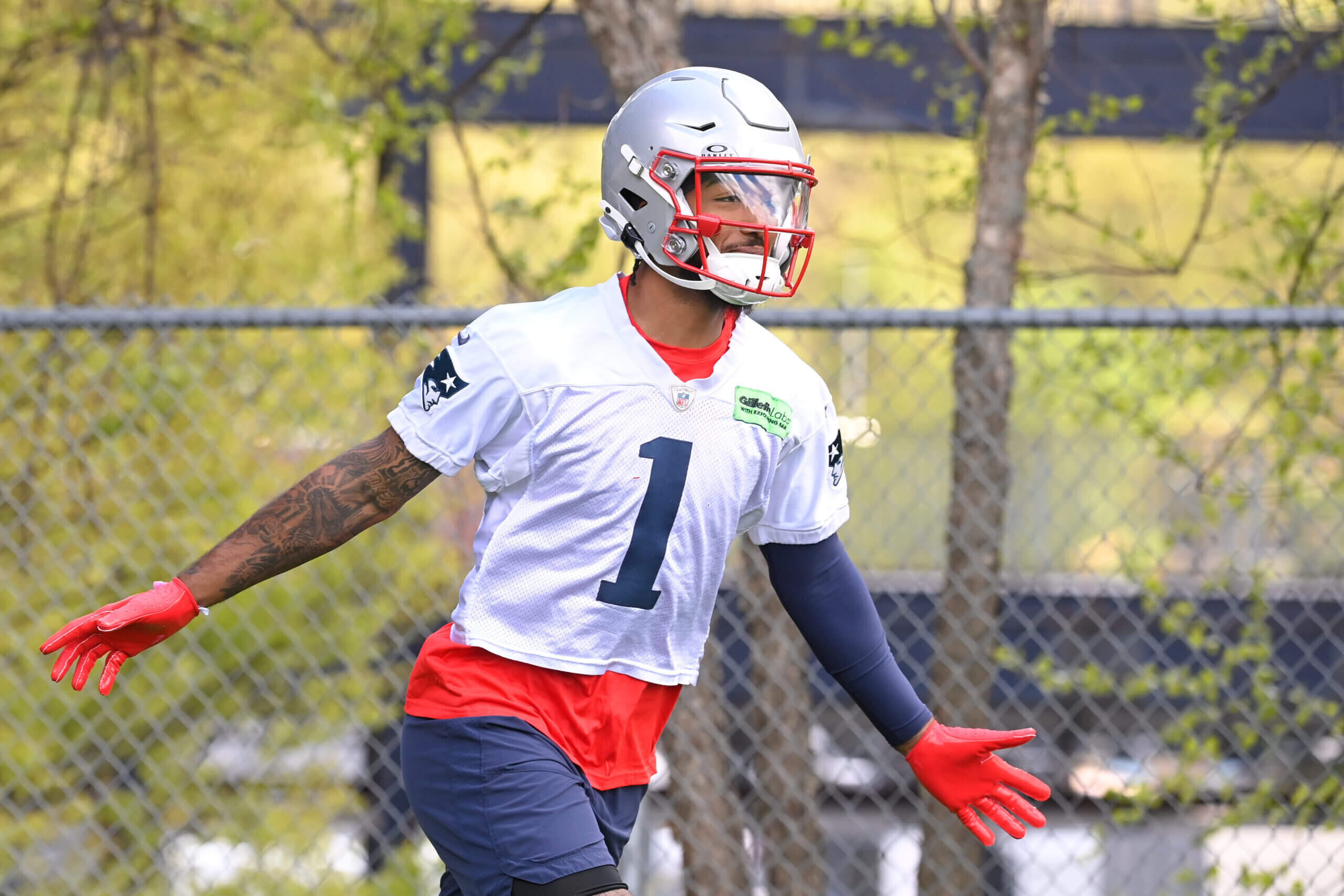 Has the Patriots' wide receiver group improved since last year's debacle?