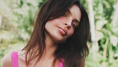 Emily Ratajkowski puts her famous curves on display in Good American
