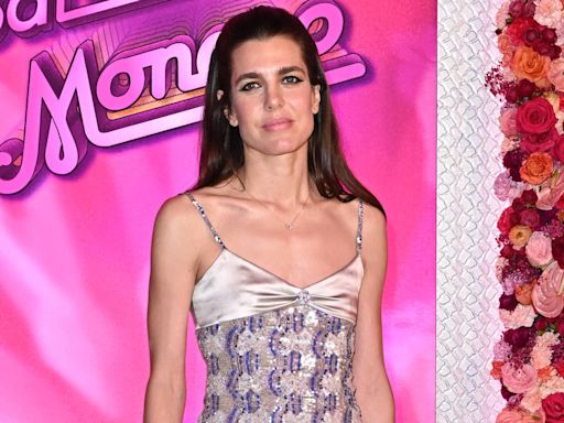 Carlota Casiraghi y el ‘slip dress’ de lentejuelas con sello francés con el que brilló en el Baile de la Rosa