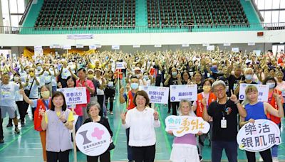 黃敏惠市長與3位逾90歲「勇嬤」競艇體驗科技競賽！ 鼓勵勇壯世代揪團挑戰i嘉科技運動會