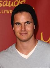 Robbie Amell