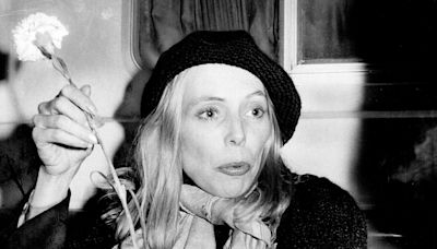 Joni Mitchell Revisits Her Move From the ‘Hit Department’ to the ‘Art Department’ on Late Seventies Box Set