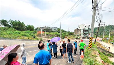 台十三線造橋段拓寬 銜接路面出現高低差