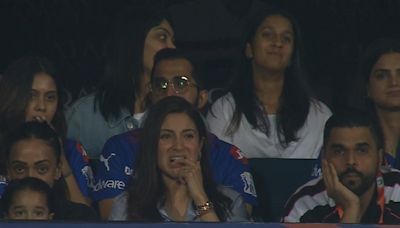 OUCH! Anushka Sharma's HEARTBROKEN Reaction After Virat Kohli Gets Out