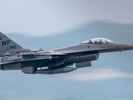 FA-50不夠看 它要買F-16或獅鷲戰機南海抗陸 - 空軍