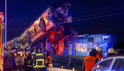 Dos fallecidos y nueve heridos: Lo que se sabe del choque frontal de trenes en San Bernardo - La Tercera