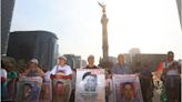 Familiares de los 43 normalistas marchan en la CDMX