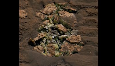 NASA's Curiosity Rover Accidentally Discovers Sulfur Crystals on Mars