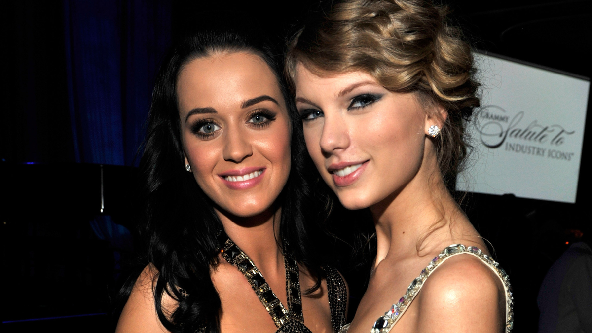 Taylor Swift Is Going Viral for Her Reaction to Katy Perry's "Kind and C***" Comment at the VMAs