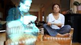 La artista española Alicia Framis, la primera mujer en casarse con un holograma