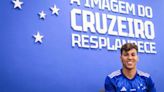 Pai de Kaio Jorge chora durante apresentação do filho no Cruzeiro: 'orgulho enorme'