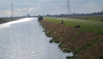 Specialist divers from the Met Police join hunt for missing teenager