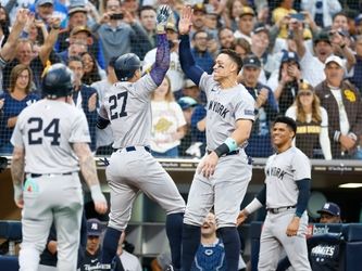 Yankees smash four homers in 8-0 rout of Padres