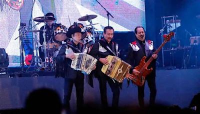 VIDEOS. Los Tigres del Norte conquistan Londres; fans ingleses enloquecen