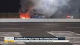 Caminhão pega fogo na Rodovia Anhanguera em Santa Rita do Passa Quatro