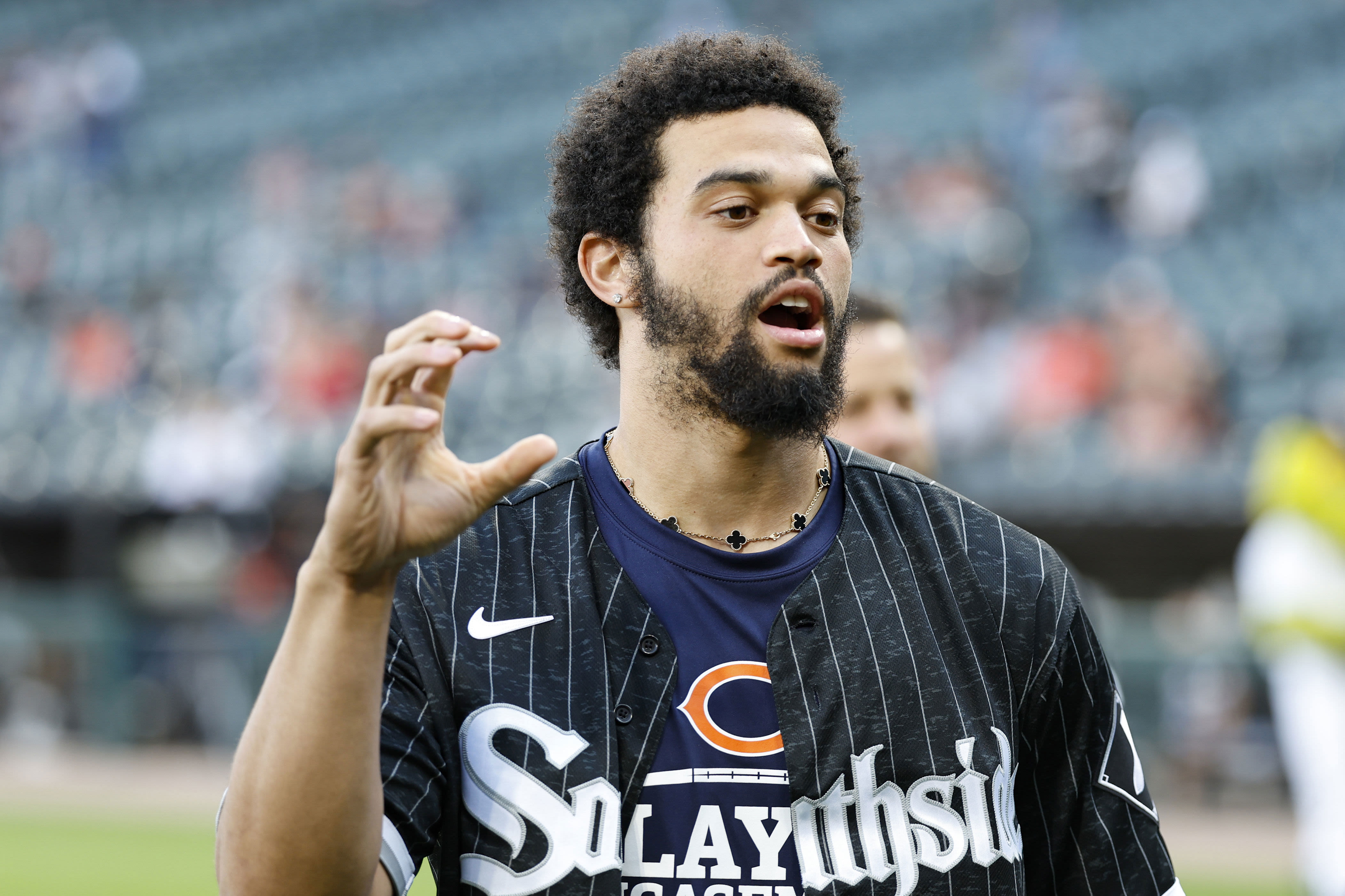 Caleb Williams off to rough start in Chicago Bears practice