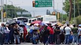 Maestros del SNTE sitian la ciudad de Oaxaca y bloquean accesos al Aeropuerto Internacional | El Universal
