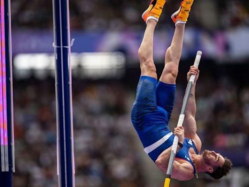 Olympic Pole Vaulter's Bulge Bangs Bar In Golden Moment For The Internet