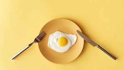 It's healthy to eat eggs for breakfast every day if you follow these 2 rules, dietitians say