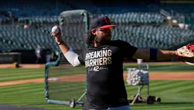 How Brandon Crawford seeks old timing, new role while spelling Masyn Winn: Cardinals Extra