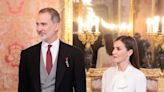 La reina Letizia se viste de largo con una alternativa muy romántica al vestido clásico