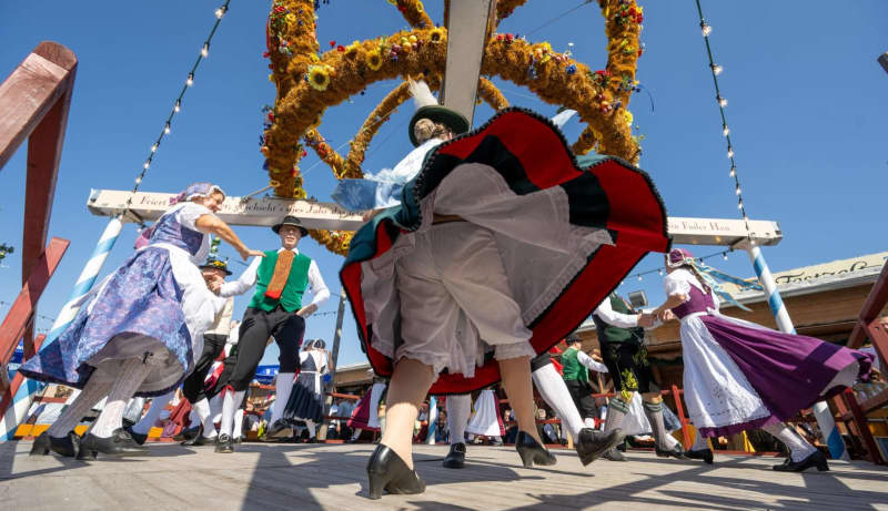 Oktoberfest under way in Munich after ceremonial keg-tapping