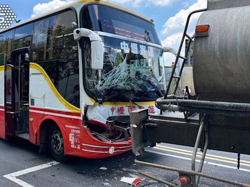 中壢客運追撞大貨車！擋風玻璃全碎 6人受傷送醫