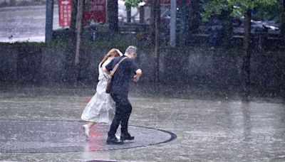 全台都躲不過！午後暴雨炸到週四「下到發紅」 放晴時間曝