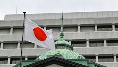 日本小鎮將架網遮住富士山 不滿拍照遊客沒規矩