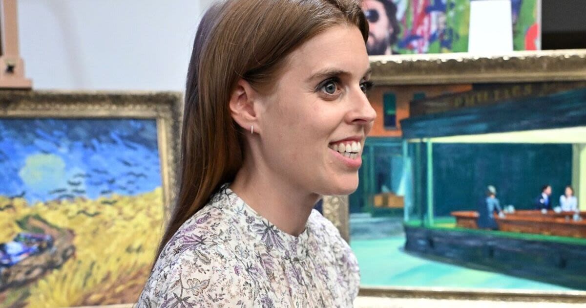 Princess Beatrice sparks fan frenzy as she wears £400 dress on solo visit