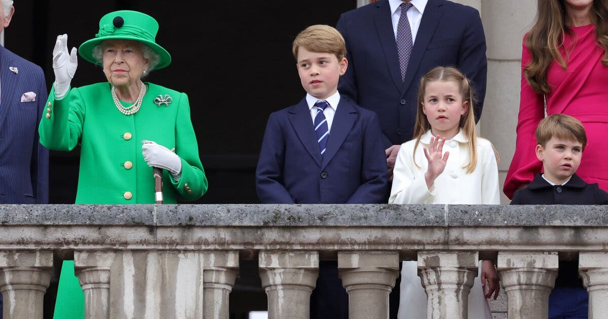 Queen's 'loving gesture' when George and Charlotte stopped over