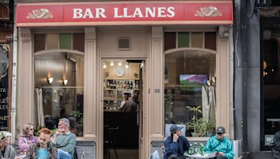 La historia de la migración española resiste en el bar Llanes, uno de los más antiguos del centro de Bruselas