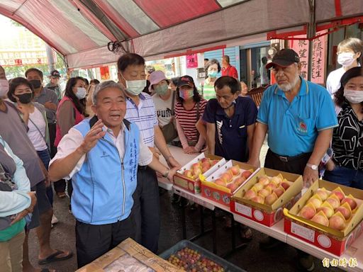 義賣那瑪夏水蜜桃雙破紀錄 高市鎮東里長蔡川士：賺到了「開心」