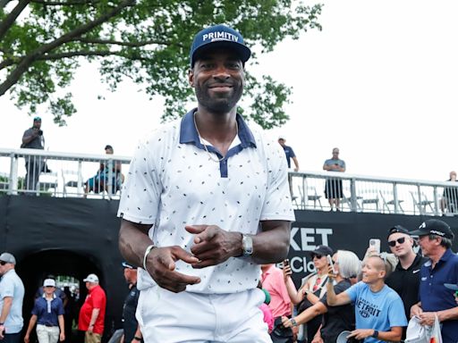 Watch: Calvin Johnson fights back tears upon learning his Pride of the Lions honor