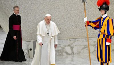 El papa Francisco pide rezar por él pero «a favor» y «no en contra»