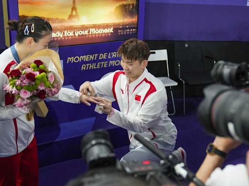 Huang Ya Qiong wins badminton gold at the Paris Olympics, and then says yes to wedding proposal