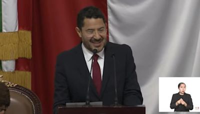 Martí Batres aplaude, en Sexto Informe, gobiernos de AMLO y Sheinbaum