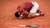 Novak Djokovic’s French Open title defense ends because of an injured knee