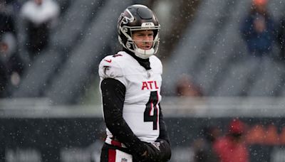 Atlanta Falcons Veteran QB in Danger of Missing Roster, sees 'Writing on Wall'